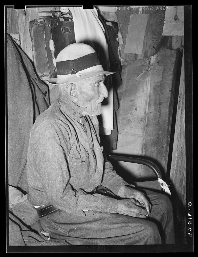 Old Mexican man who lives alone in San Antonio, Texas