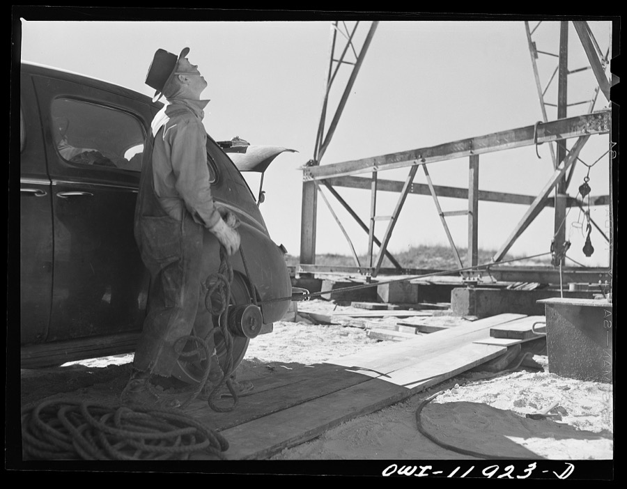 Andrews County, Texas. Improvised pulley used in derrick building operations