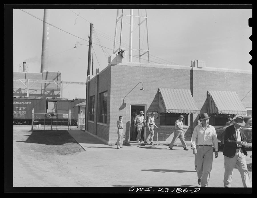 Lufkin, Texas. Southland paper mill. Employees checking out at the time office