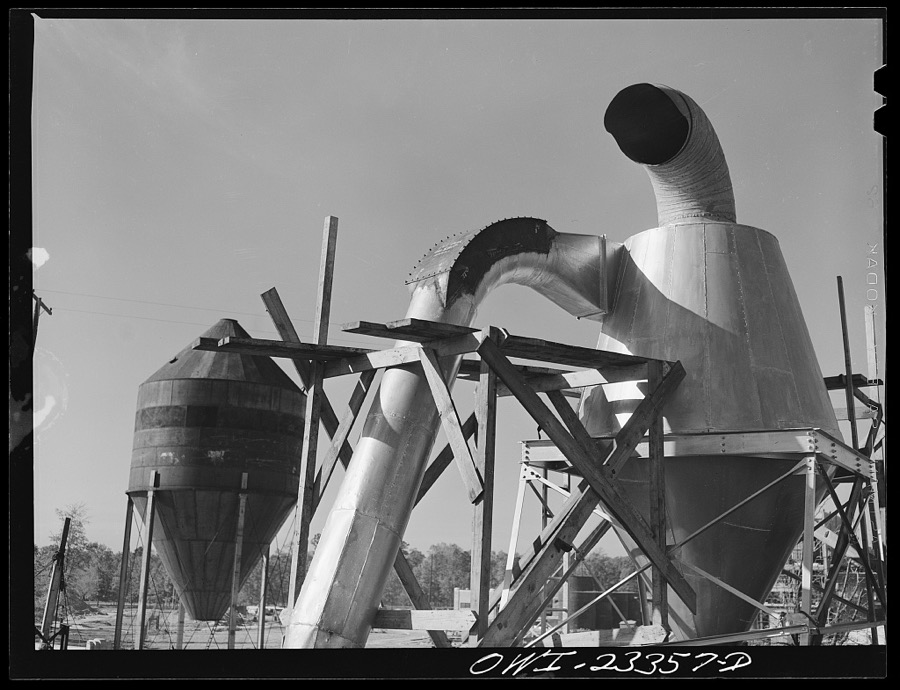 Lufkin, Texas. Southland paper mill. Condenser at barking machine