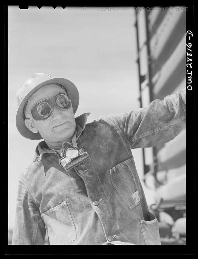 Freeport Sulphur Company, Hoskins Mound, Texas. Operator of a shovel which loads railroad cars with sulphor