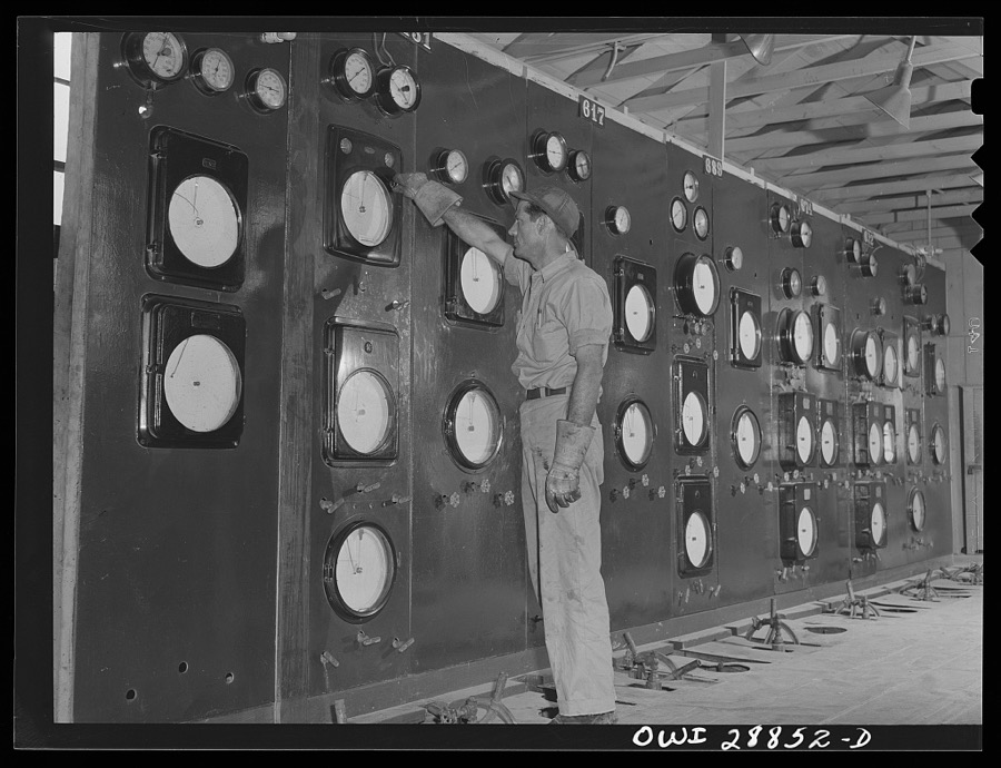 Freeport Sulphur Company, Hoskins Mound, Texas. Control room at a relay station for the flow of sulphur from the wells to the vats