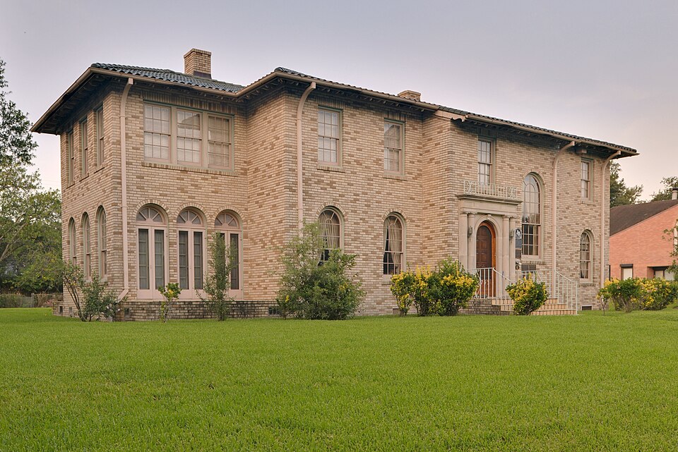 Photograph of Simon and Mamie Minchen House