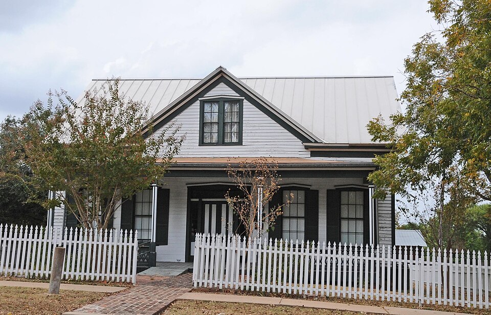 Photograph of Thomas, Jr., and Mary Kraitchar House