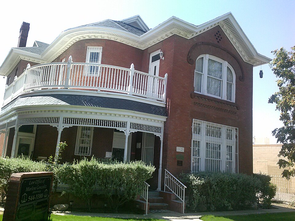 Photograph of House at 912 Magoffin Avenue