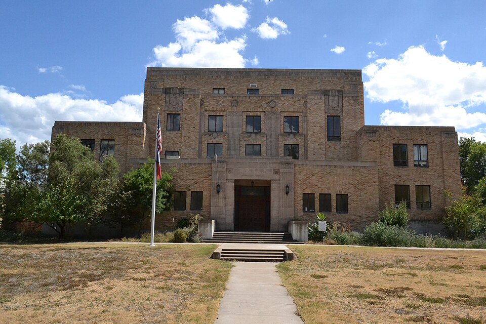 Photograph of Menard County Courthouse