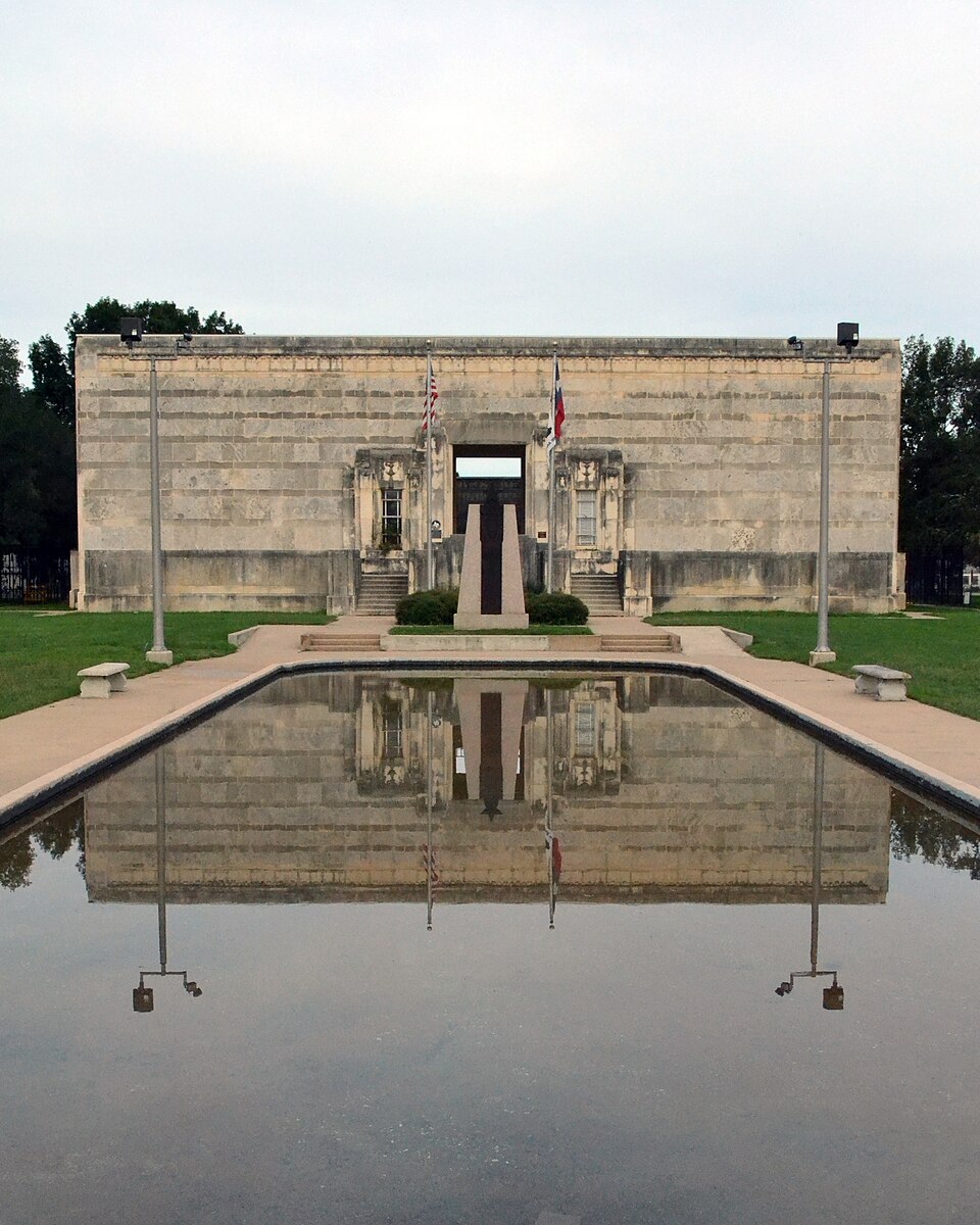 Photograph of Gonzales Memorial Museum and Amphitheater Historic District