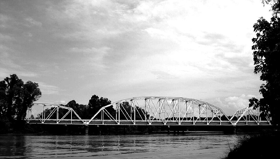 Photograph of State Highway 19 Bridge at Trinity River