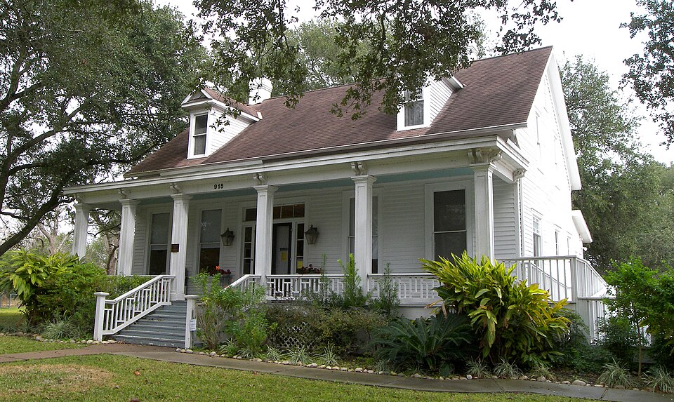 Photograph of Lamar-Calder House