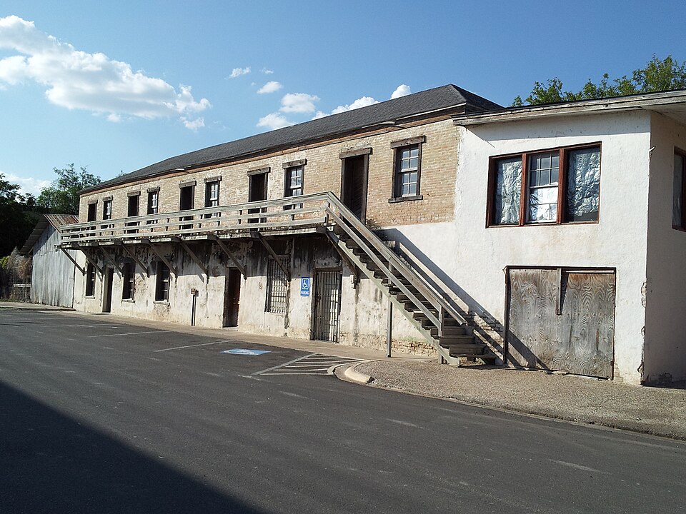 Photograph of Mifflin Kenedy Warehouse & Old Starr County Courthouse
