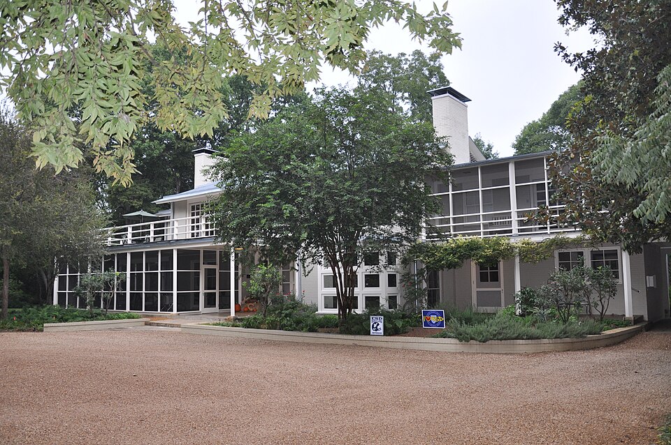 Photograph of Alfred and Juanita Bromberg House