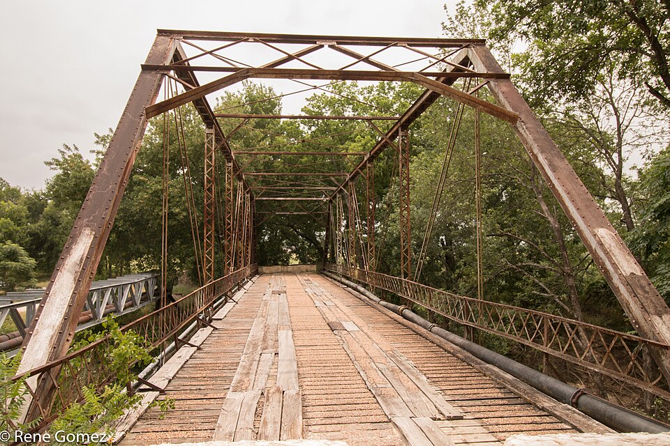 Photograph of Leon Street Bridge at the Leon River