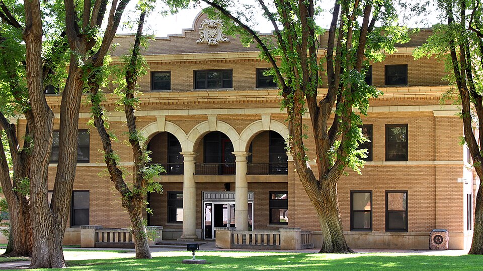 Photograph of Parmer County Courthouse