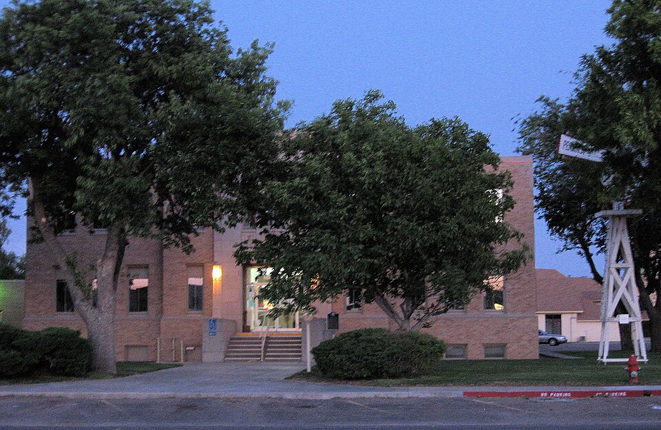 Photograph of Hansford County Courthouse