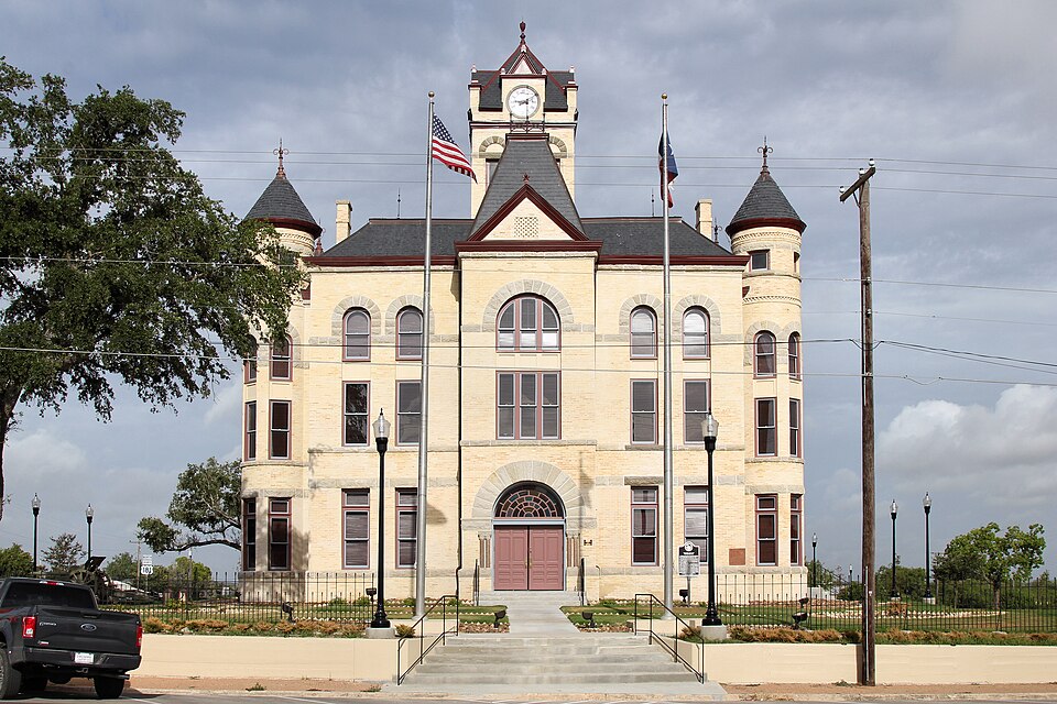Photograph of Karnes County Courthouse