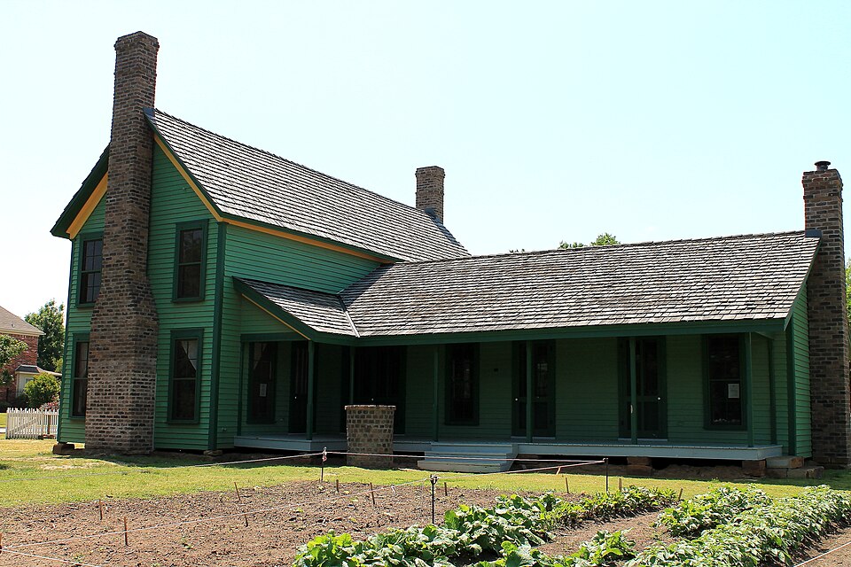 Photograph of Thomas J. and Elizabeth Nash Farm