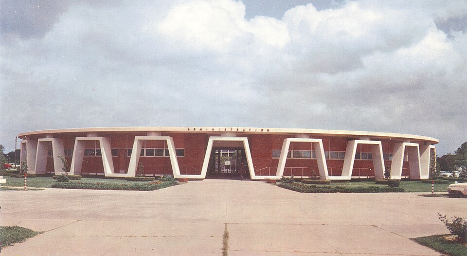 Photograph of Lamar State College of Technology Administration Building