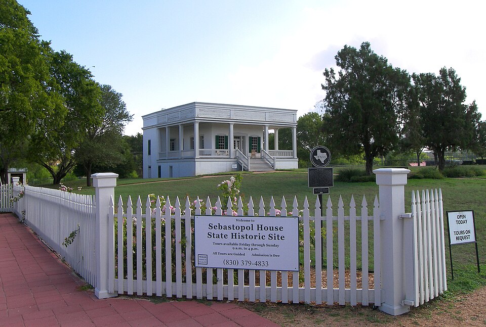 Photograph of Sebastopol House State Historic Site