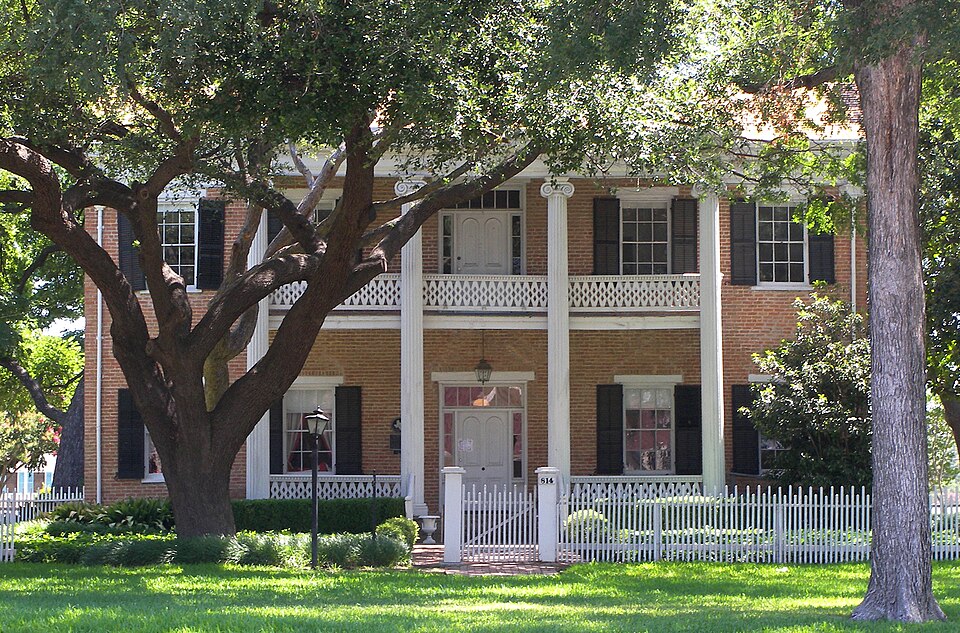 Photograph of Earle-Napier House