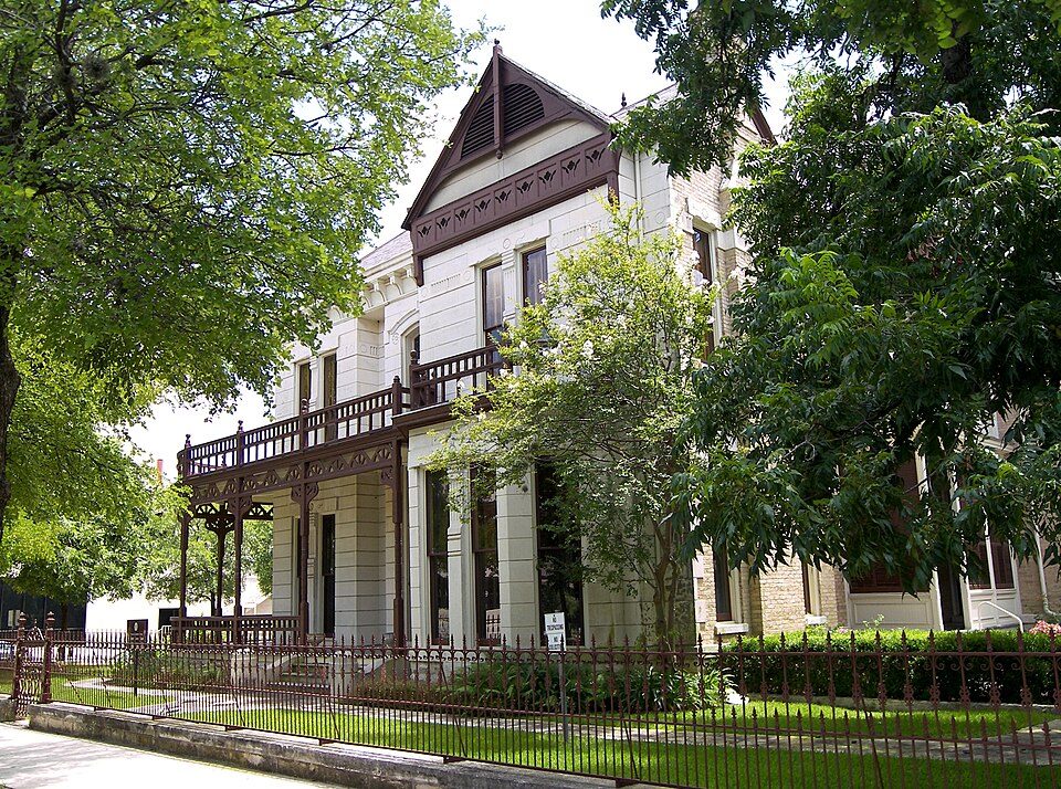 Photograph of Henry Hirshfeld House and Cottage
