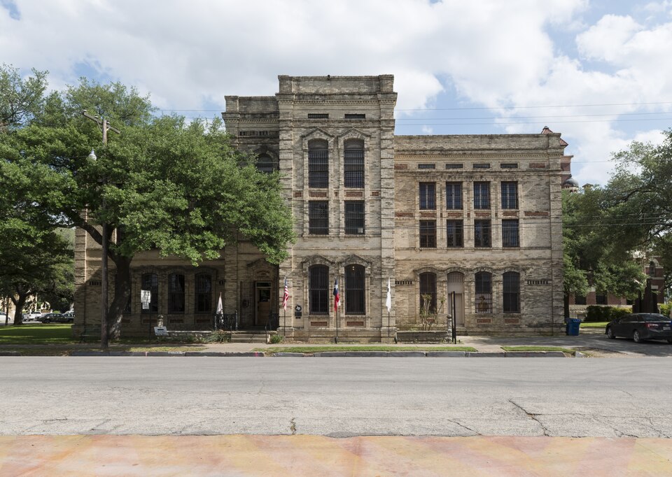 Photograph of Old Jail Museum and Gonzales Chamber of Commerce