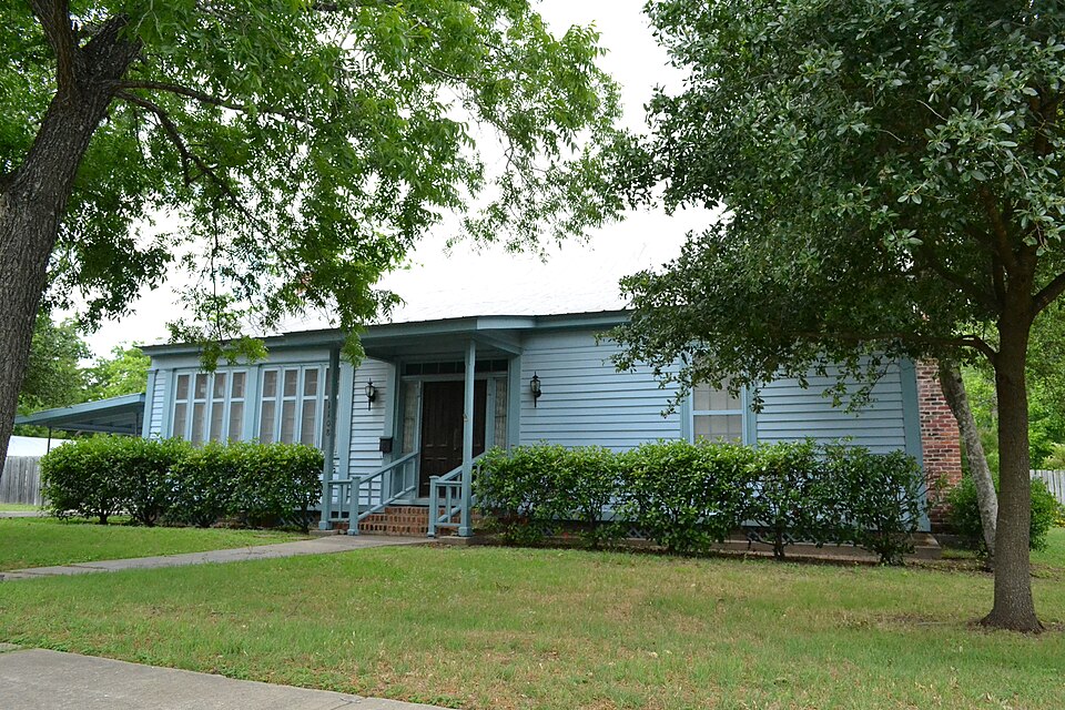 Photograph of House at 1108 Hill St.