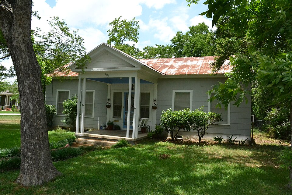 Photograph of House at 604 Elm St.
