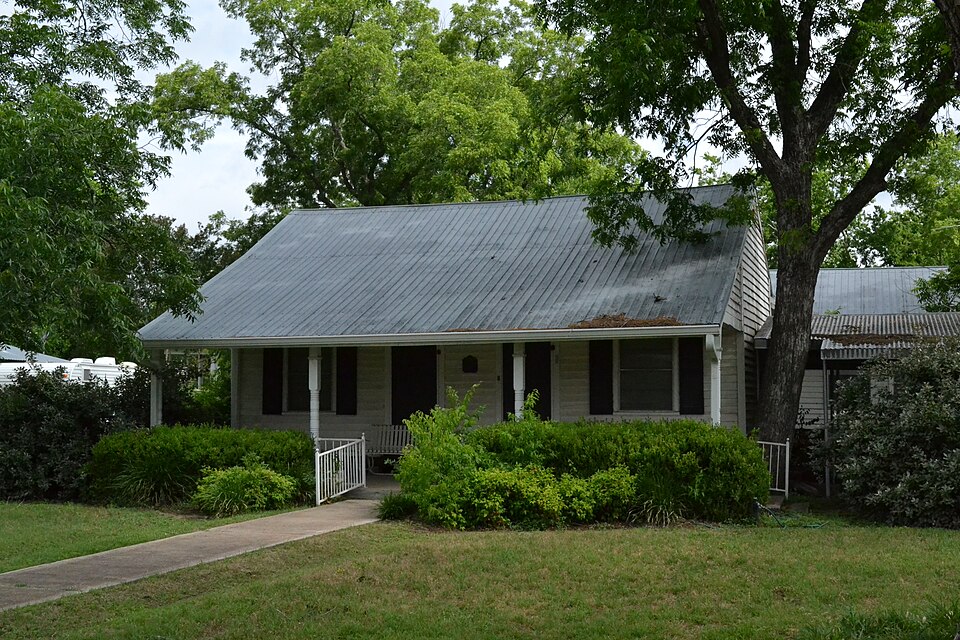 Photograph of House at 703 and 704 Austin St.