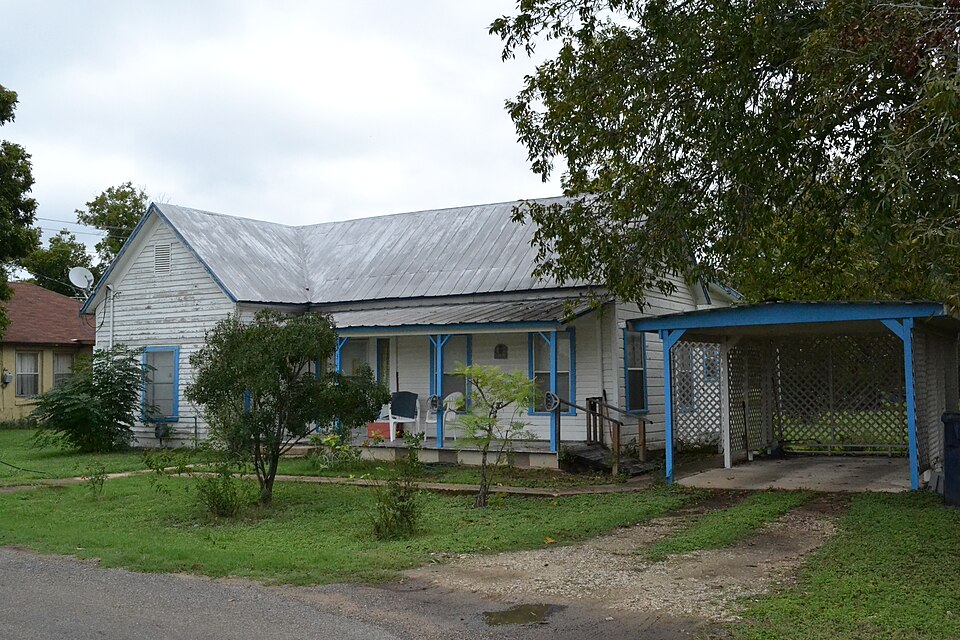 Photograph of House at 311 Pecan St.