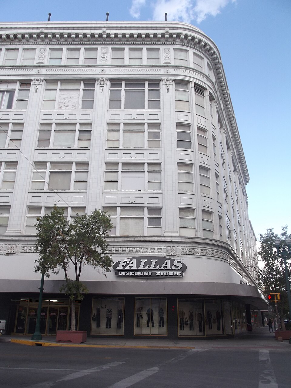 Photograph of Popular Department Store