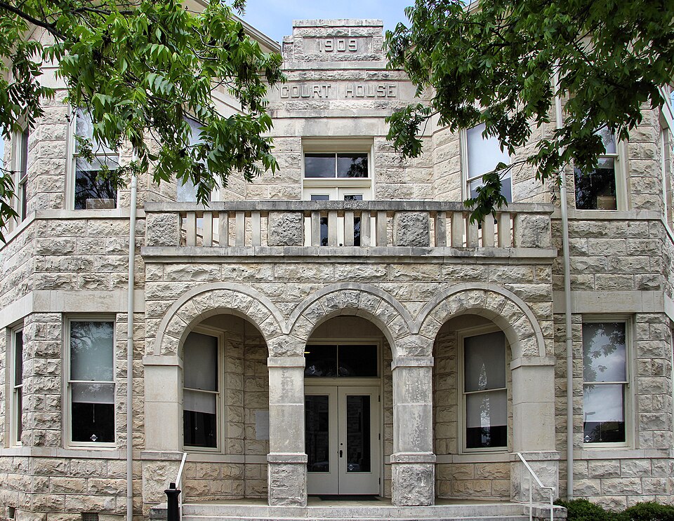 Photograph of Kendall County Courthouse and Jail