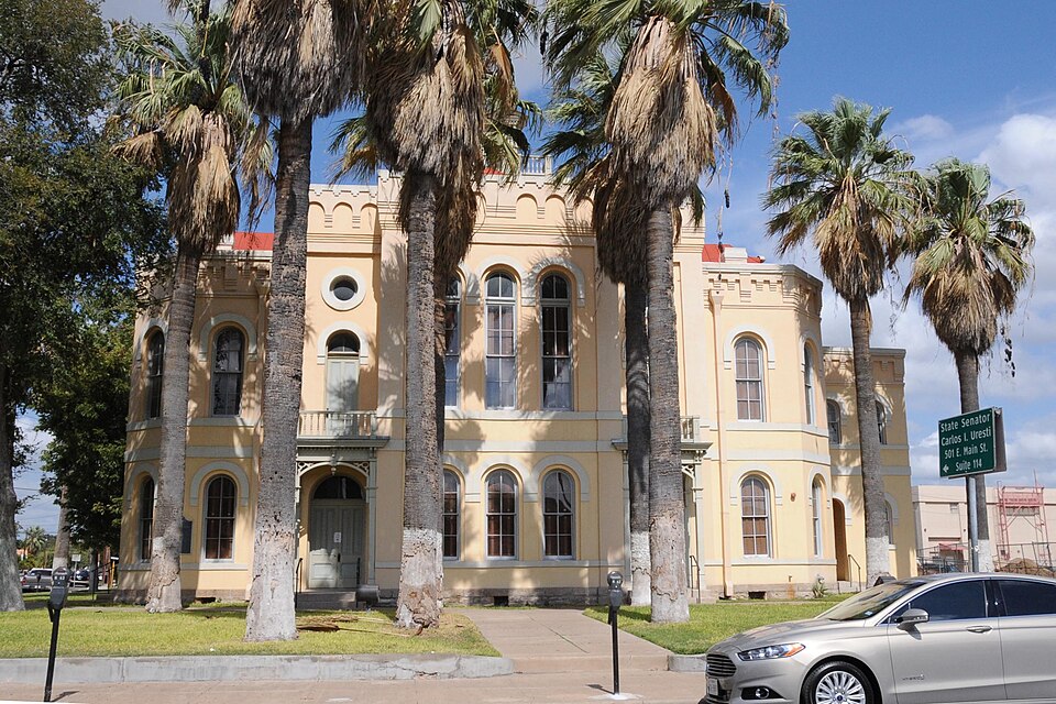Photograph of Maverick County Courthouse
