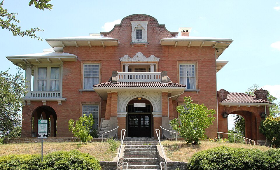 Photograph of Gilfillan House