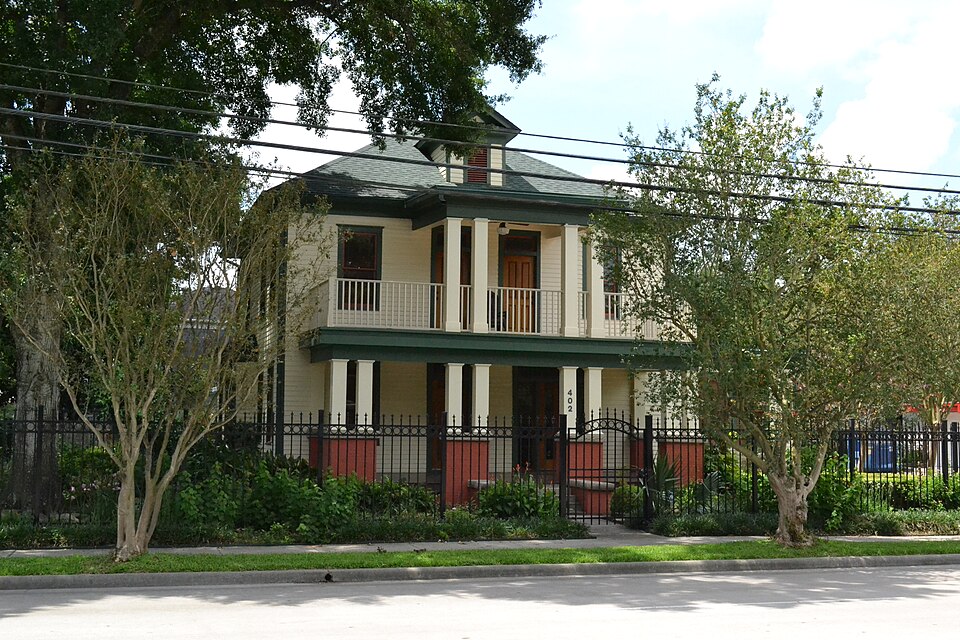 Photograph of House at 402 E. 11th Street
