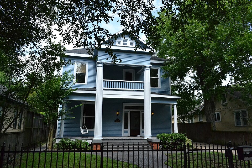 Photograph of House at 1421 Heights Boulevard
