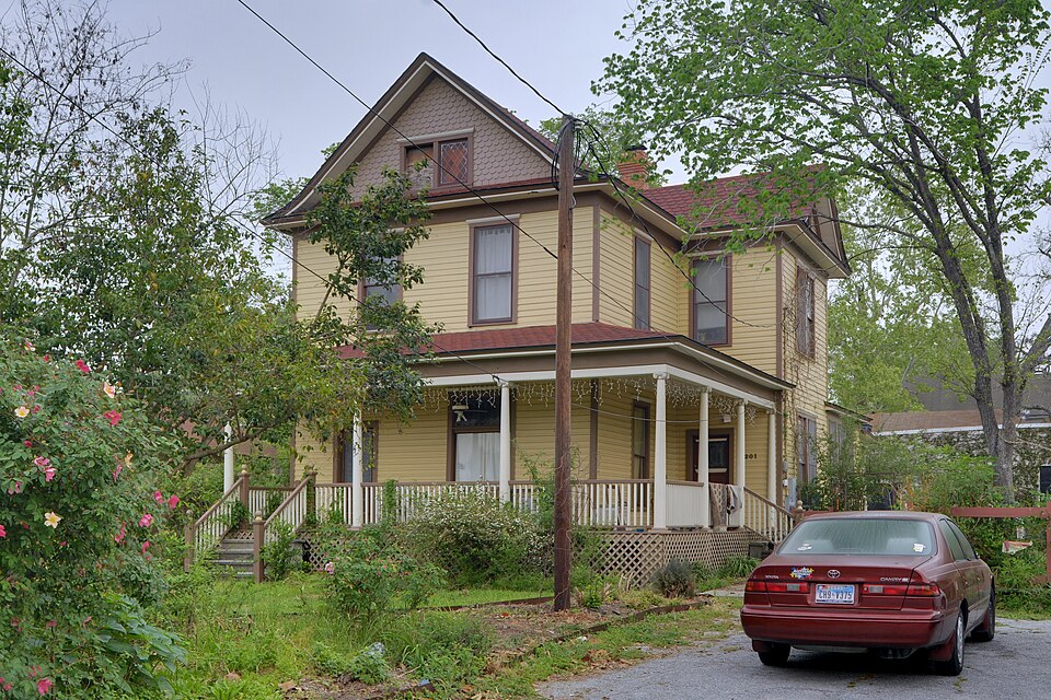 Photograph of House at 201 W. 15th Street