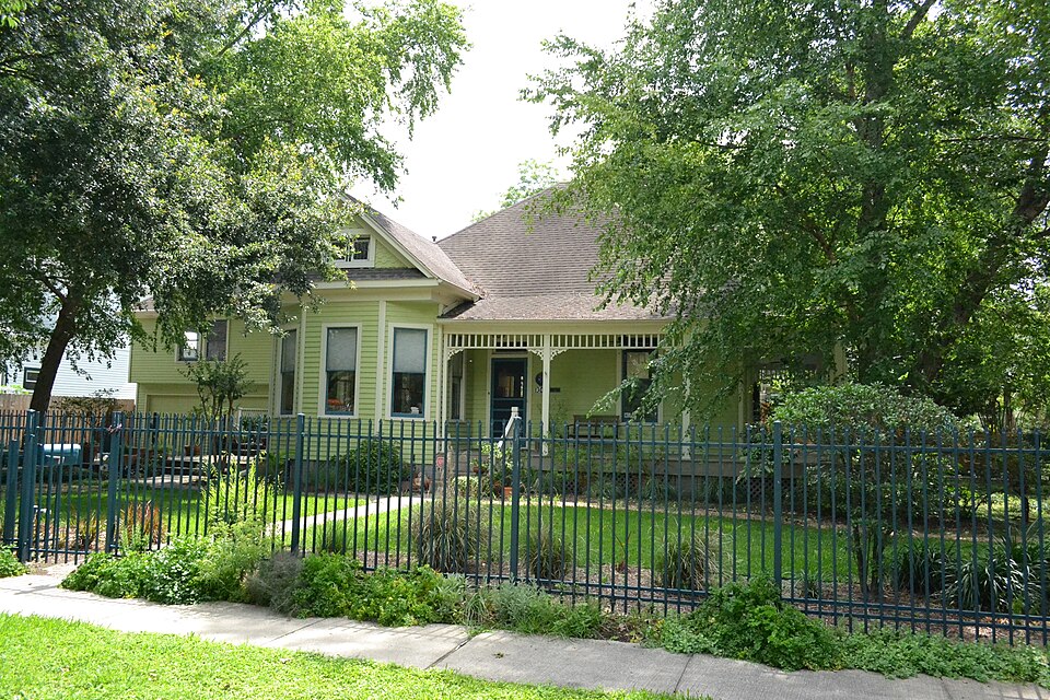 Photograph of House at 1304 Cortlandt Street
