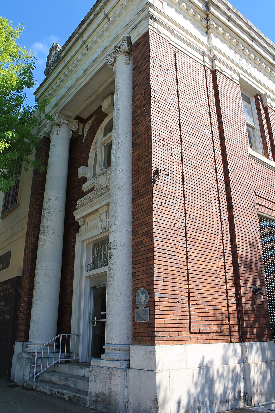 Photograph of Farmers National Bank