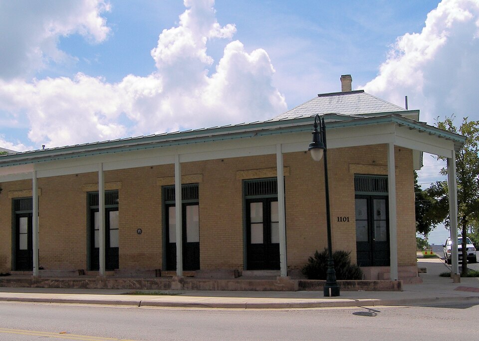 Photograph of Haehnel Building