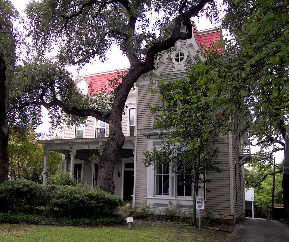 Photograph of Robinson-Macken House