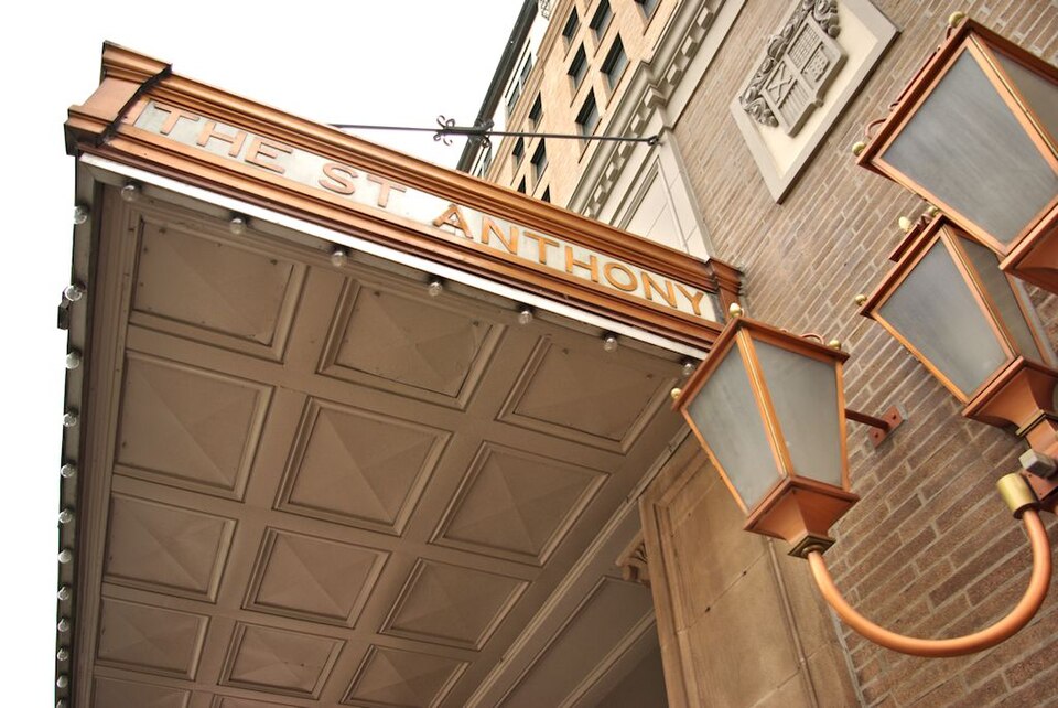 Photograph of Saint Anthony Hotel
