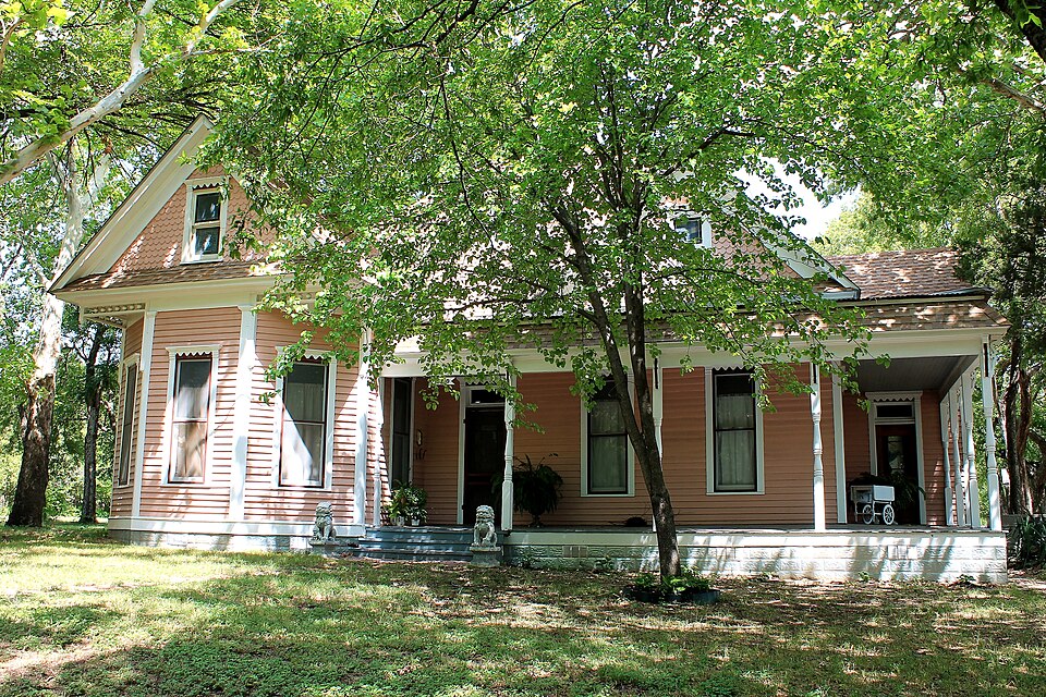 Photograph of House at 700 South Rogers
