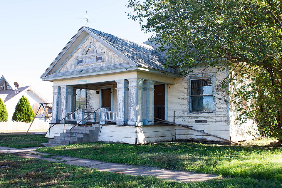Photograph of House at 610 East Oliver