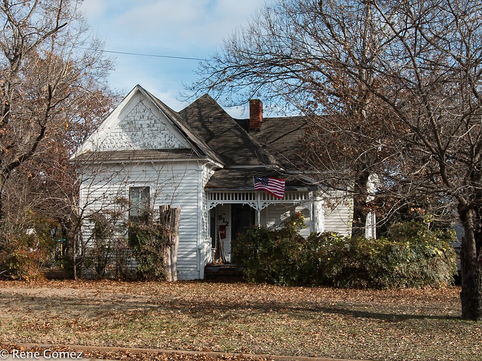 Photograph of House at 512 North Grand