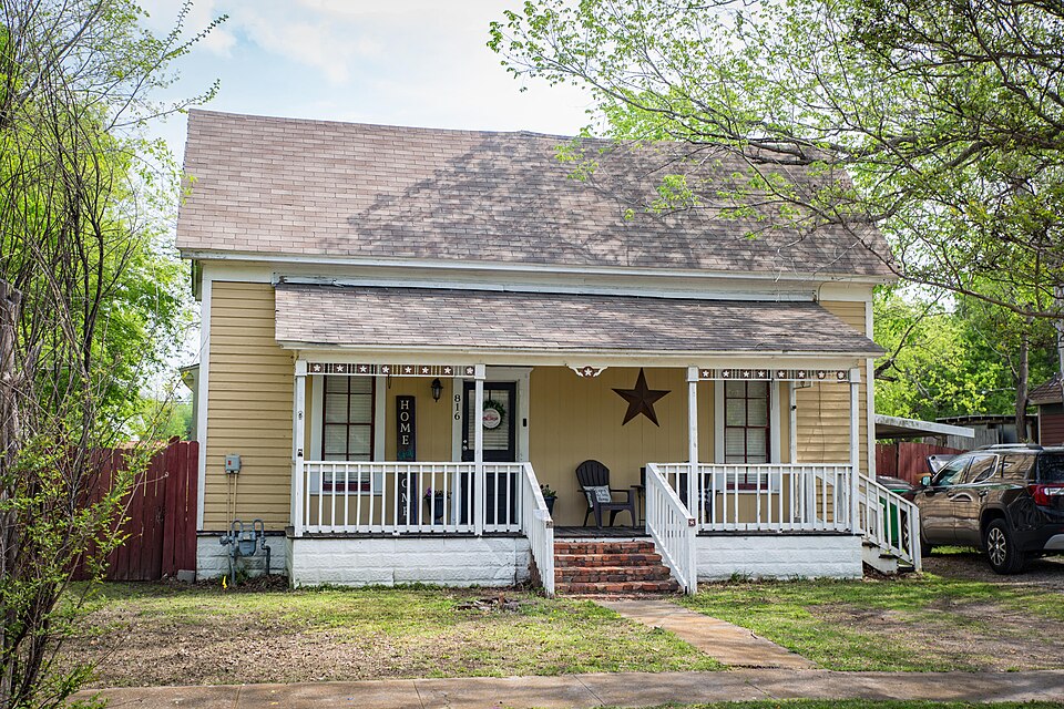 Photograph of House at 816 West Water