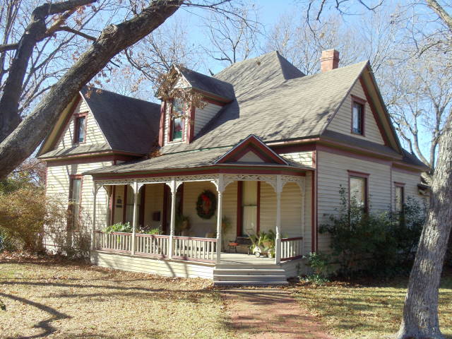 Photograph of House at 320 East Marvin