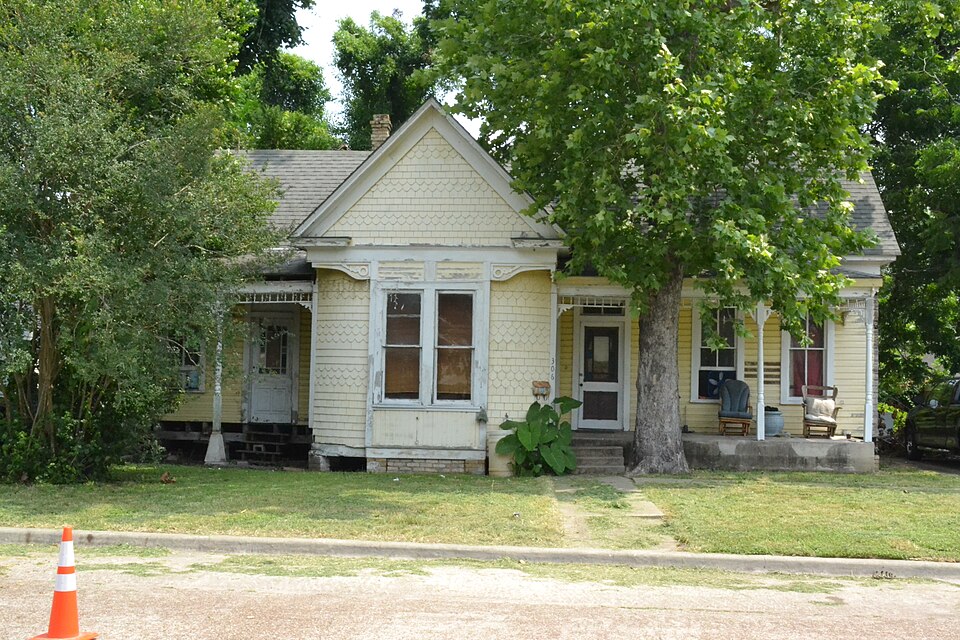 Photograph of House at 306 East Forrest
