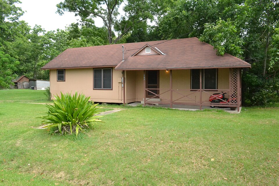 Photograph of House at 702 Siegfried