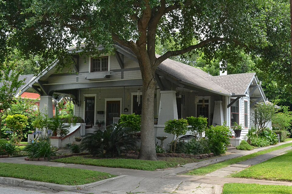 Photograph of House at 304 West Stayton