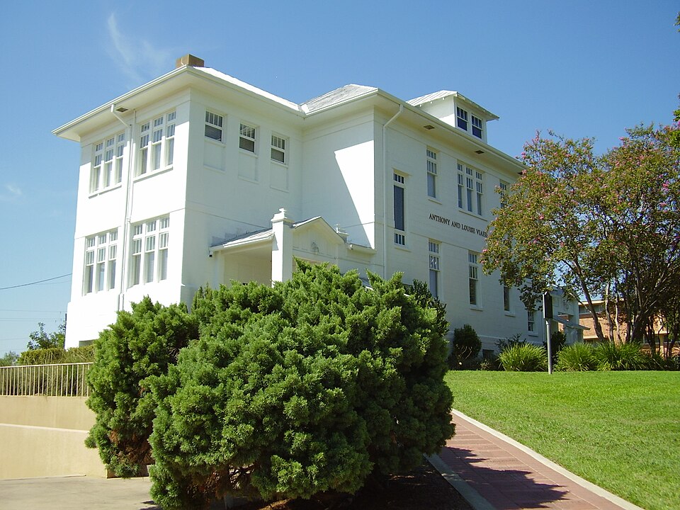 Photograph of Anthony and Louise Viaer Alumni Hall